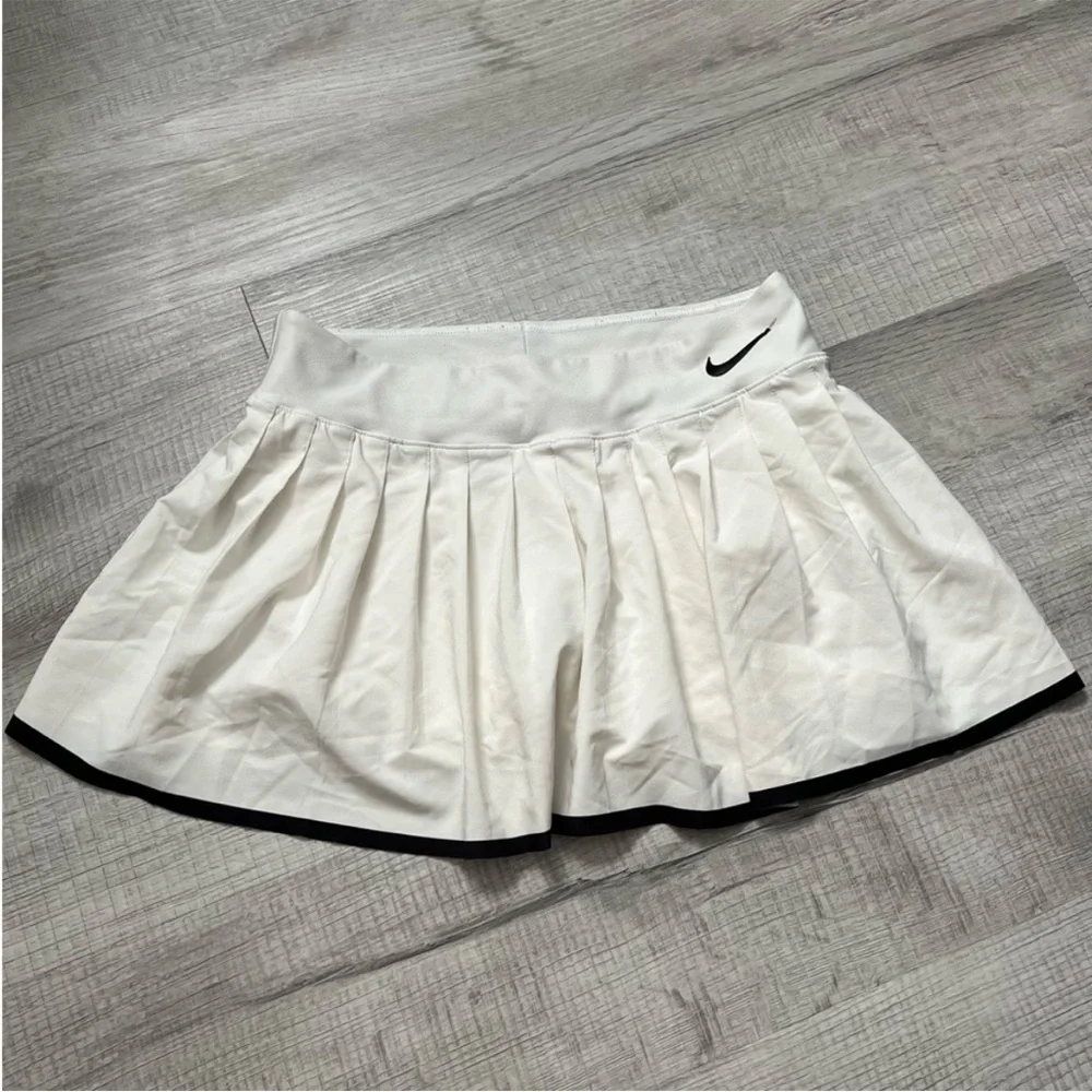 NIKE DRI FIT Pleated Tennis Skort White Black Size Large